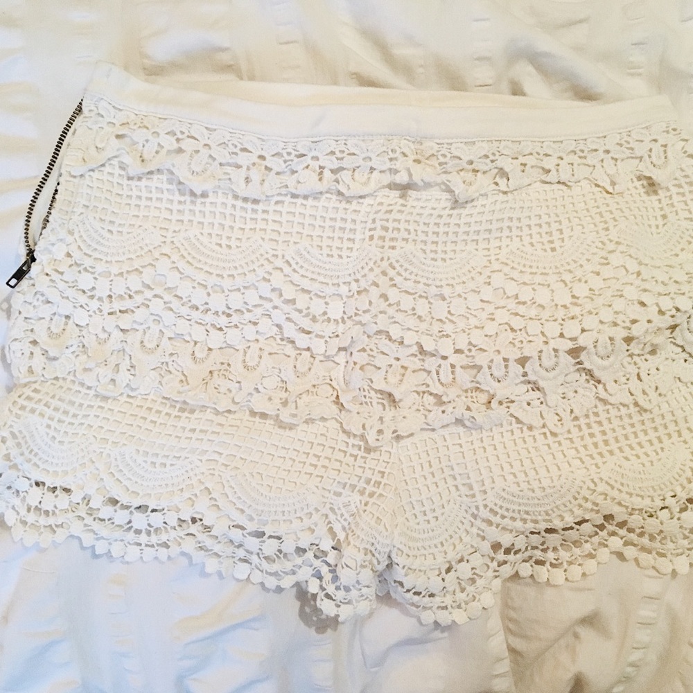 Off White Lace Shorts (Size 0)